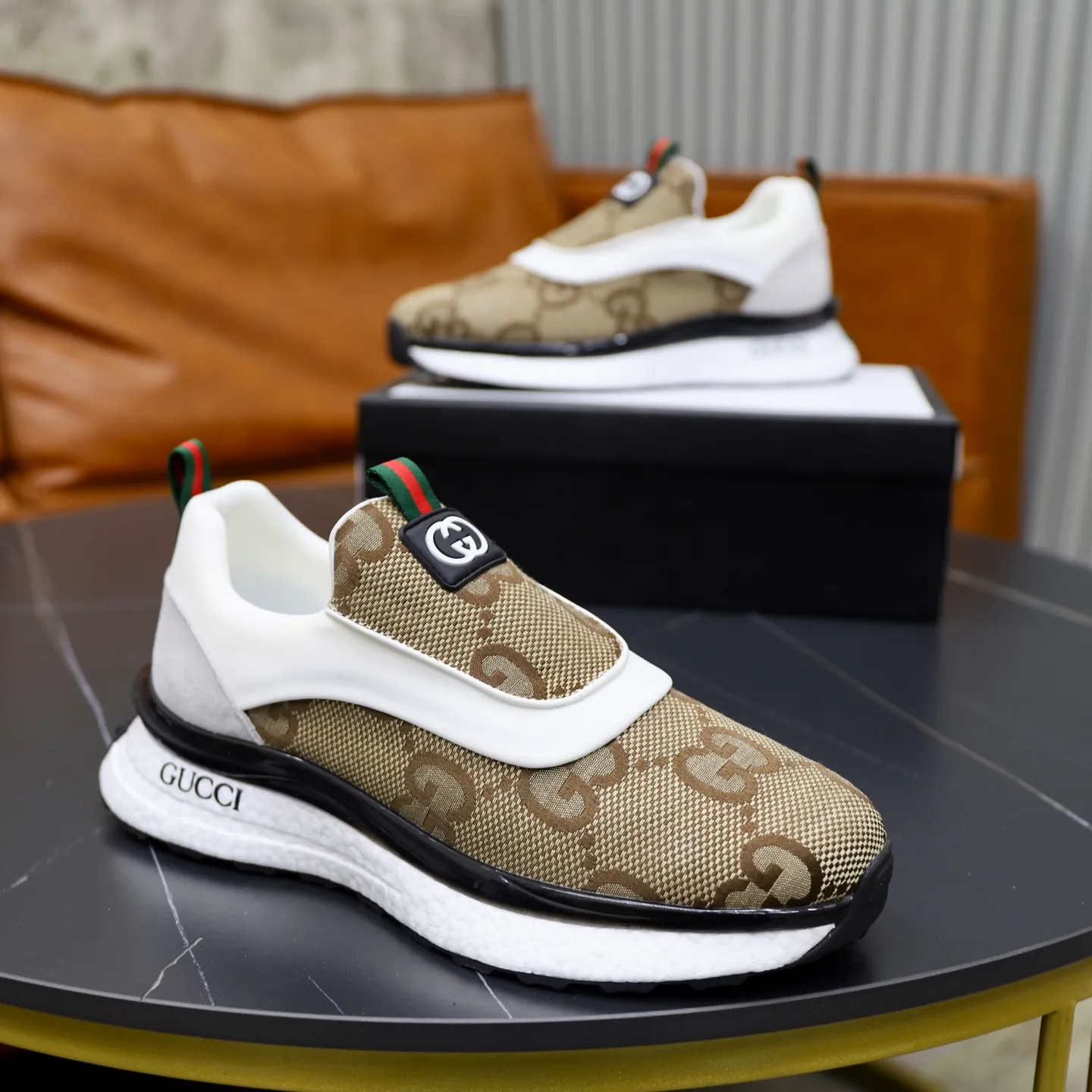 Ex-factory price: 462💰🙅‍♂️🙅‍♂️🙅‍♂️ Brand: Gucci GuCCI Standard code: 38-44 (45 customized) Grade: Same as the official website Material: Original leather stitching brand cloth Comfortable and breathable lining Lightweight and wear-resistant sports outsole Style category: Men's fashionable casual shoes Running sneakers Distinguished luxury brand elements Top luxury Color: actual picture color
